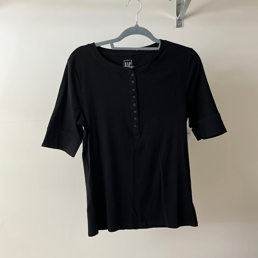 Gap Black Tshirt